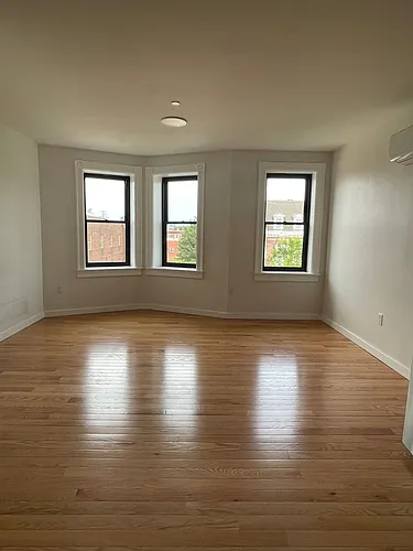 2527 Saint Paul St Photo 1