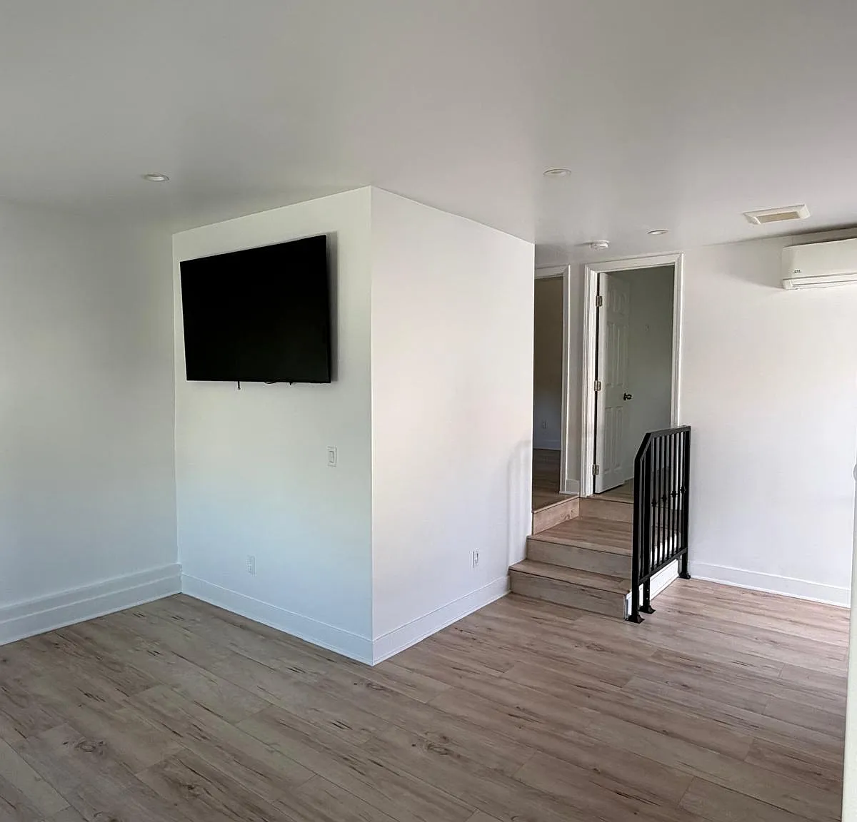 2 bed, 650 sqft, $2,590 — Photo 4