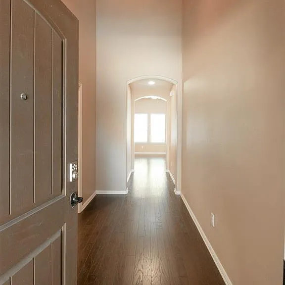 417 Hackberry Dr — Photo 3
