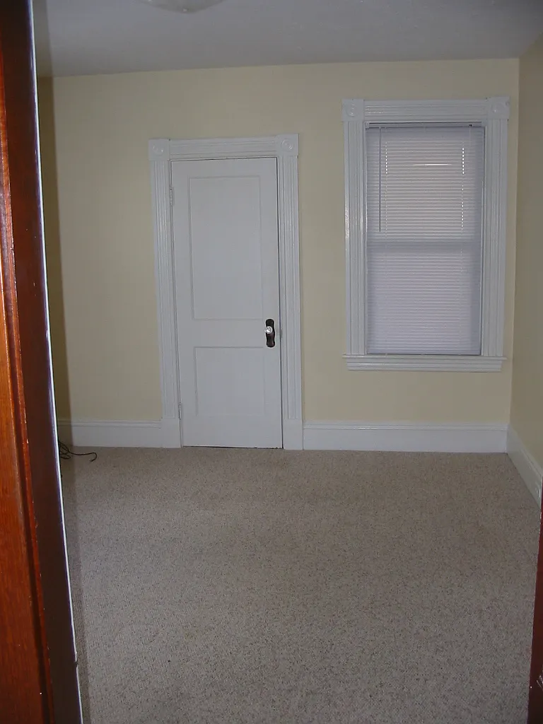1 bed, 1025 sqft, $1,350 — Photo 3