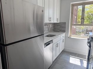 190-15B 73rd Ave #B, Fresh Meadows, NY 11365