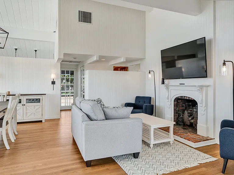 1 Waters Edge Dr — Photo 8