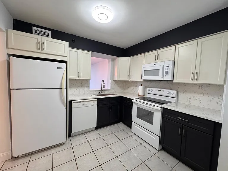 4570 NW 18th Ave #605 — Photo 3