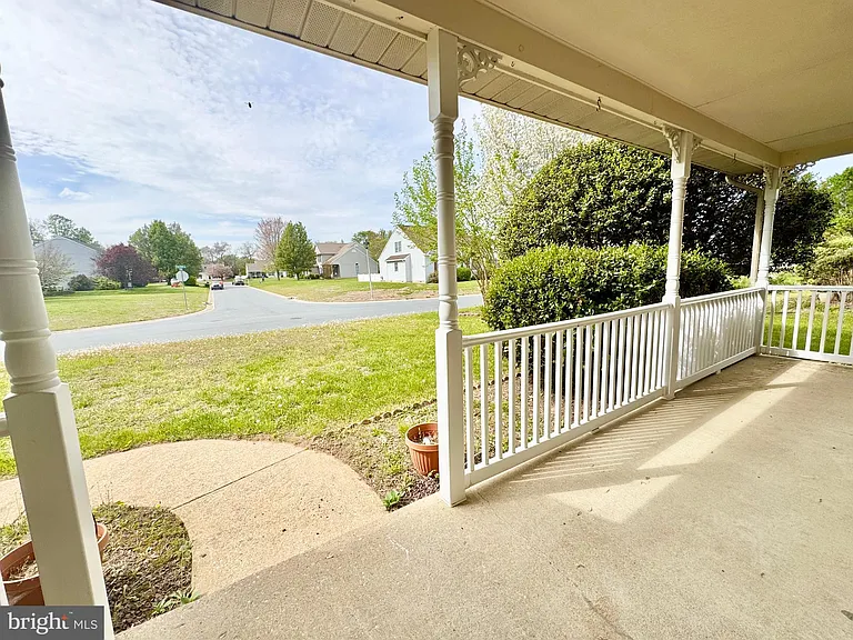 501 Falcon Dr — Photo 2