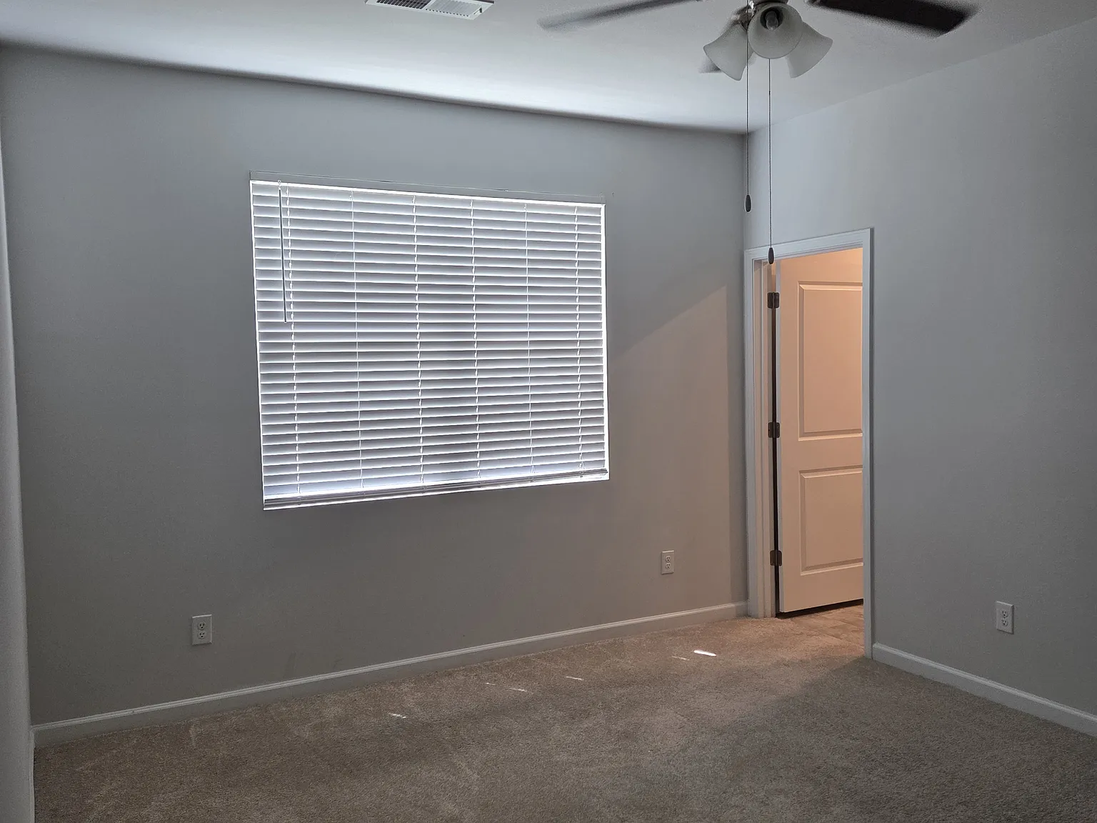 3 bed, 1376 sqft, $1,950 — Photo 3