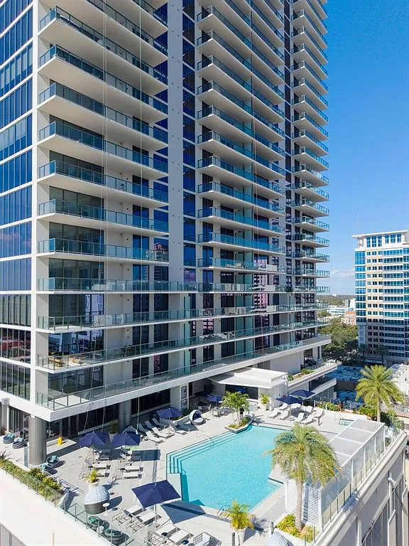 2 bed, 2.5 bath, 1788 sqft, $8,000 — Photo 2