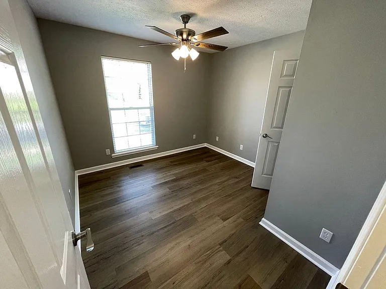 197 Woodfield Cir — Photo 12