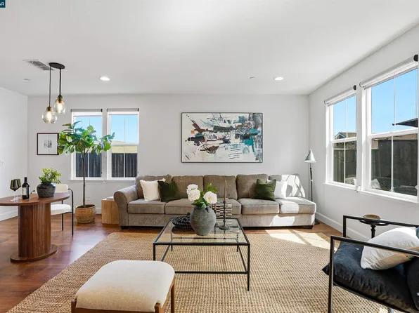 527 Falling Star Dr, Martinez, CA 94553