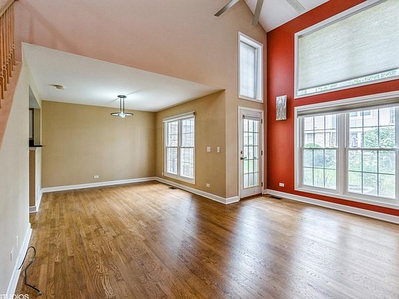 3rd image of 823 Fairmont Ct