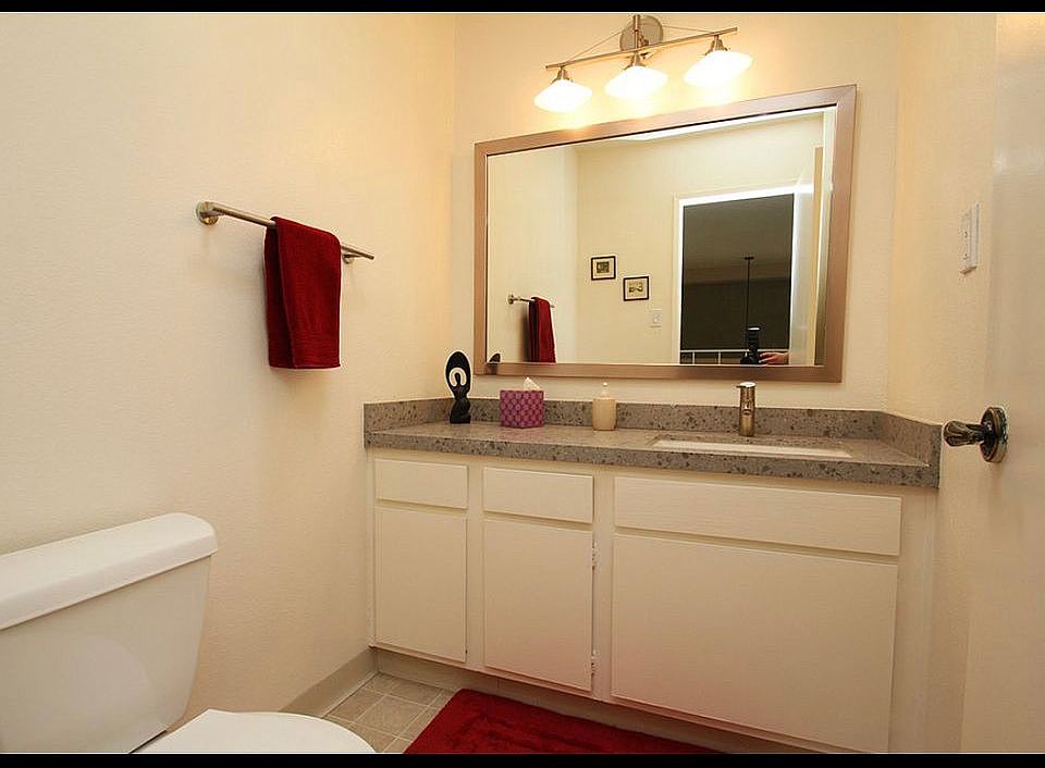 1st image of 570 W Stocker St Unit 309