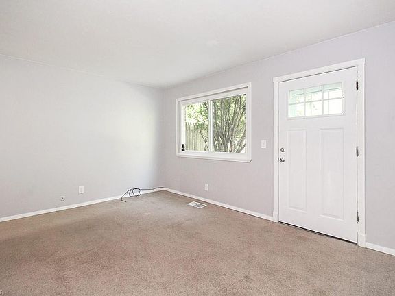 5th image of 6031 Glenway Dr APT J