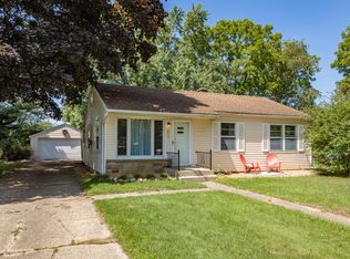 2025 Lakewood Dr, Kalamazoo, MI 49048