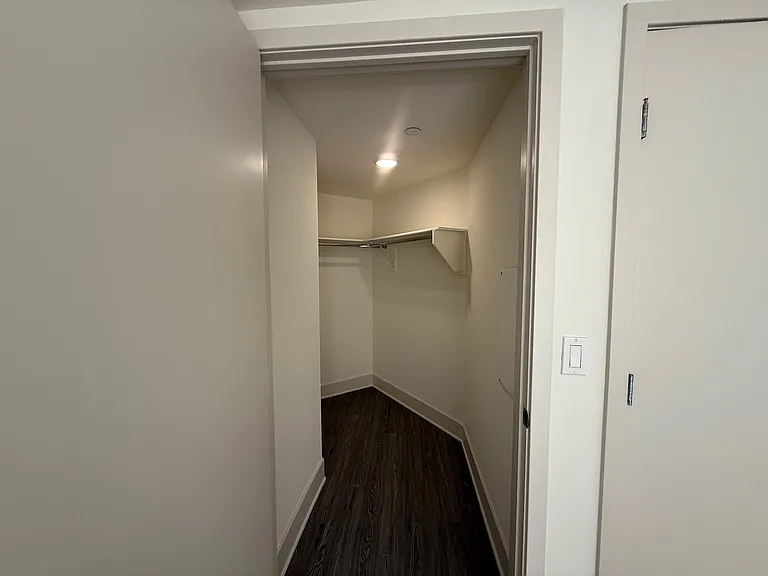 2022 West Sunset Boulevard — Photo 25
