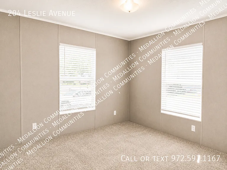 204 Leslie Ave — Photo 7