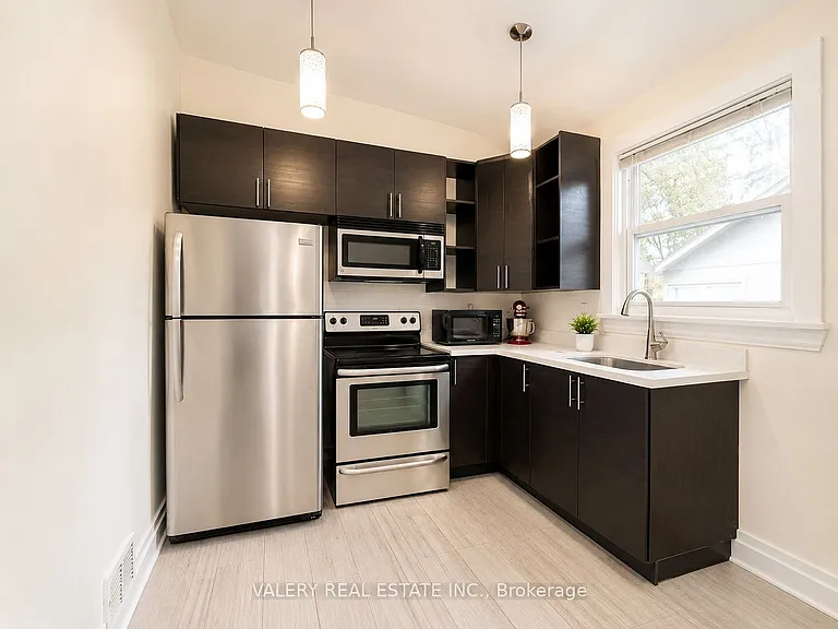 1561 Hurontario St #1 — Photo 5