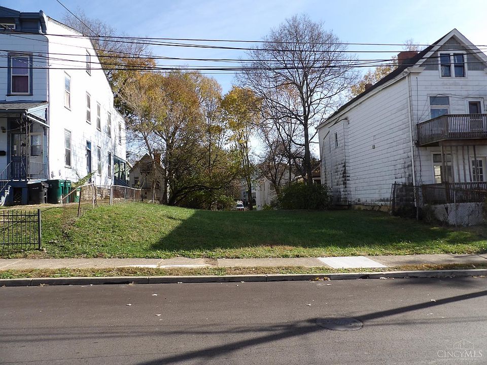 2nd image of 942 Wells St