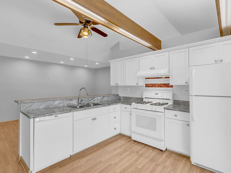 1214 Ballantrae Pl #E — Photo 9