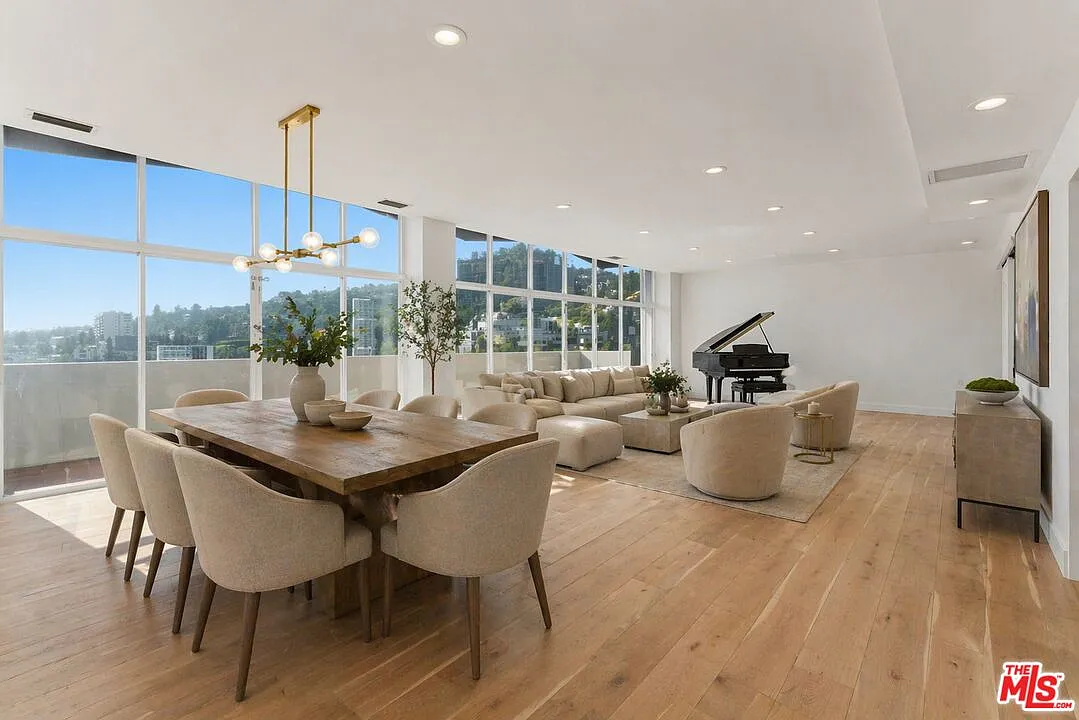 2 bed, 2.5 bath, 2100 sqft, $10,500 — Photo 2