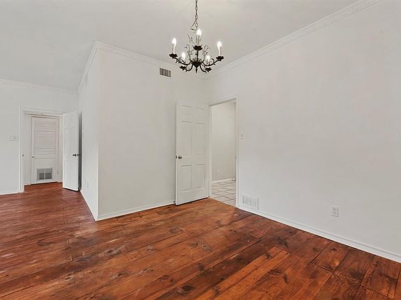 3rd image of 4320 Bellaire Dr S APT 106W