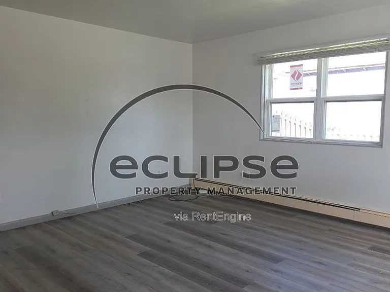 731 3rd St — Photo 3