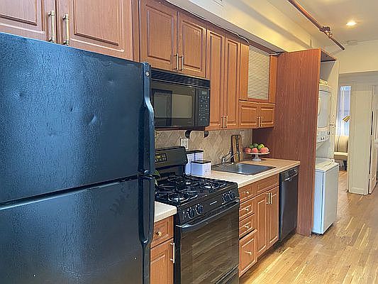 4th image of 21 W 19th St Fl 2