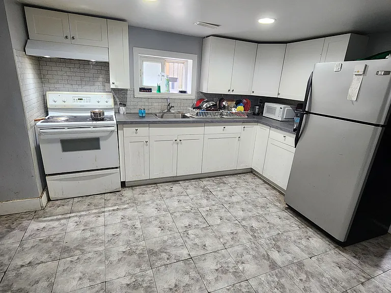 366 Campbell Ave #1 — Photo 1