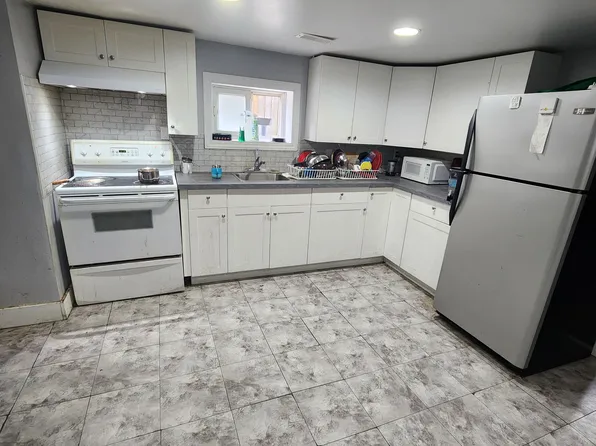 366 Campbell Ave #1, Windsor, ON N9B 2H3