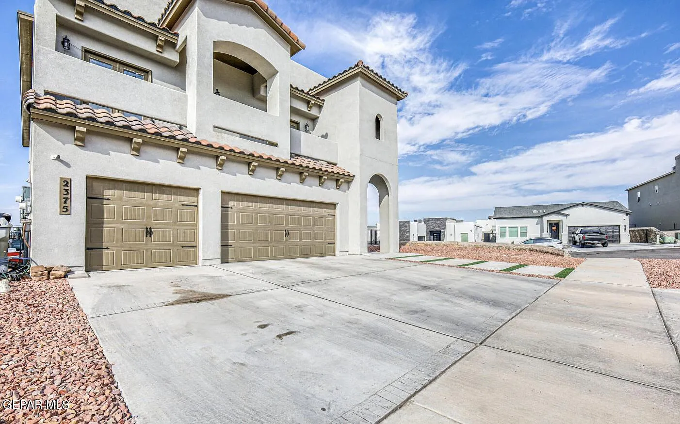 5 bed, 3.5 bath, 3403 sqft, $4,100 — Photo 3