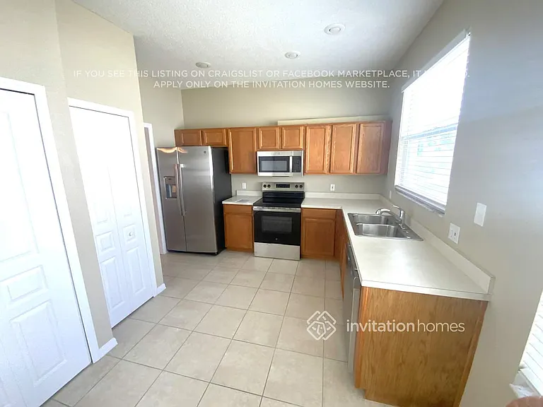 528 Wexford Dr — Photo 3