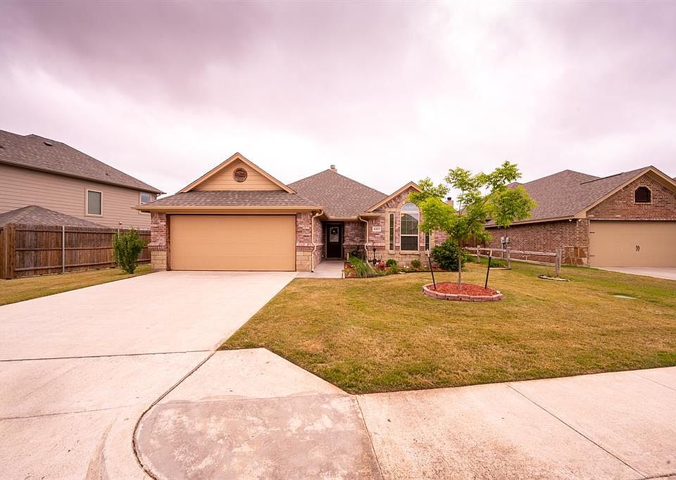 1st image of 4417 Logan Cir