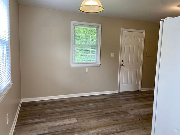 4th image of 2722 Rosemary Dr