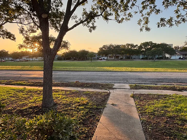 Brawner Pkwy — Photo 2