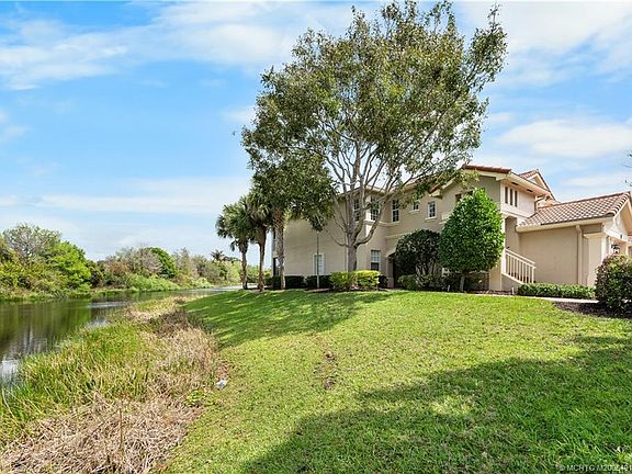 4th image of 691 SW Glen Crest Way