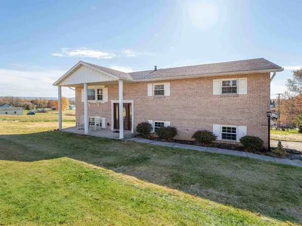 110 Emerald Ct, Morgantown, WV 26505