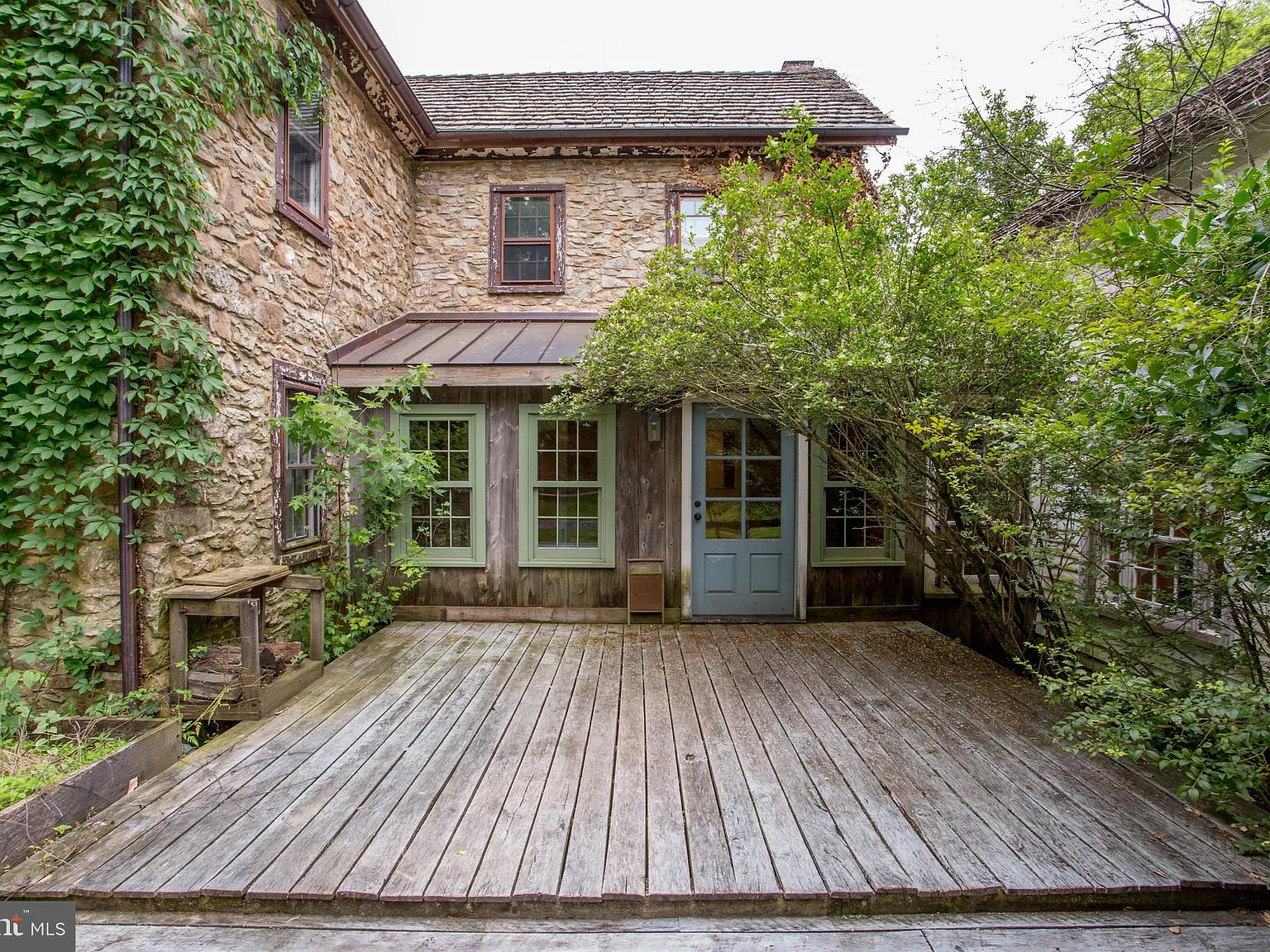 3 bed, 1.0 bath, 2900 sqft, $2,900 — Photo 3