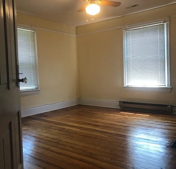 1009 Market St E — Photo 20