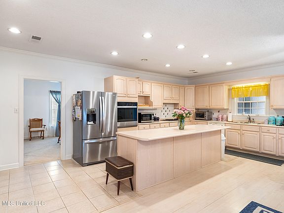 2nd image of 4045 Davall Dr