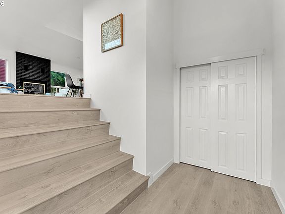 4th image of 682 39th St