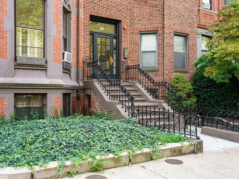 228 Commonwealth Ave #7 — Photo 25