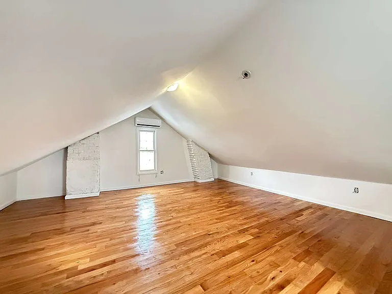 142 Autumn Ave #1 — Photo 8