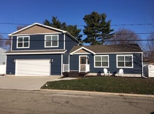 717 14th St, Peru, IL 61354