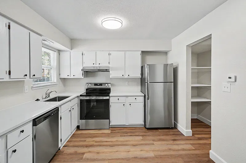 4 bed, 3.0 bath, 1200 sqft, $3,500 — Photo 1