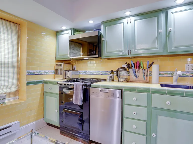1732 21st St NW #B — Photo 2