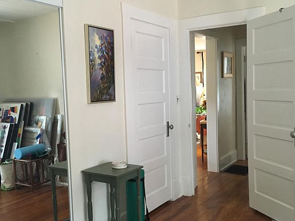 Bedroom w/ mirrored closet doors