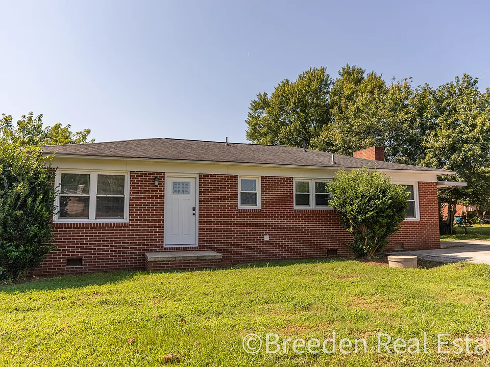 1096 Elm Cir