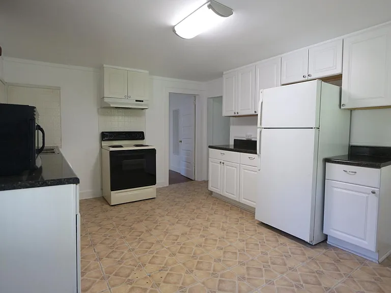 4555 Green Creek Rd — Photo 6