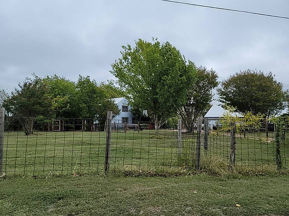 3rd image of 2740 Ridgelake Ln