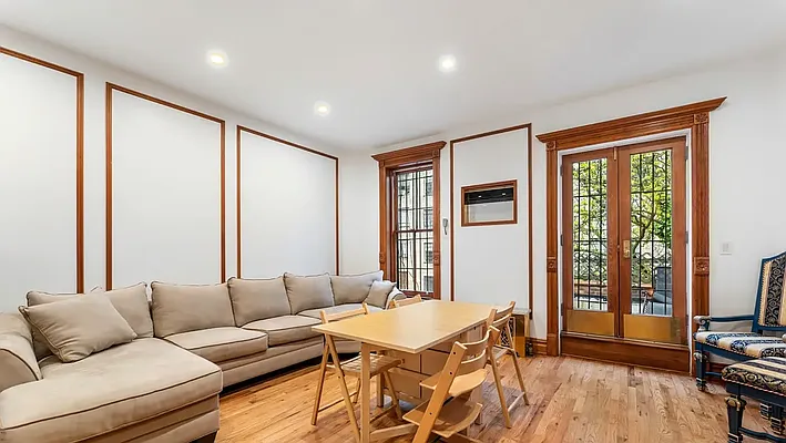 Rented by APT212 INC | media 4