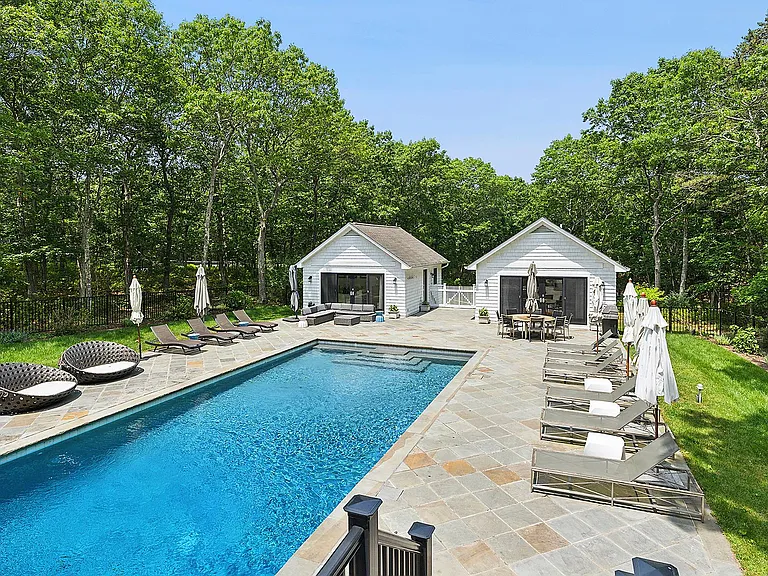 421 Edge Of Woods Rd — Photo 3