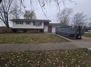 7500 Pierce Pl, Merrillville, IN 46410